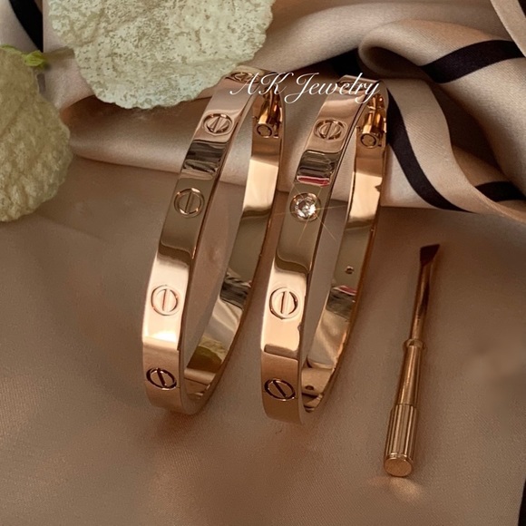 💎LUXURY ROSE GOLD LOVE Screw Design, Bangle, Bracelet - Picture 5 of 7